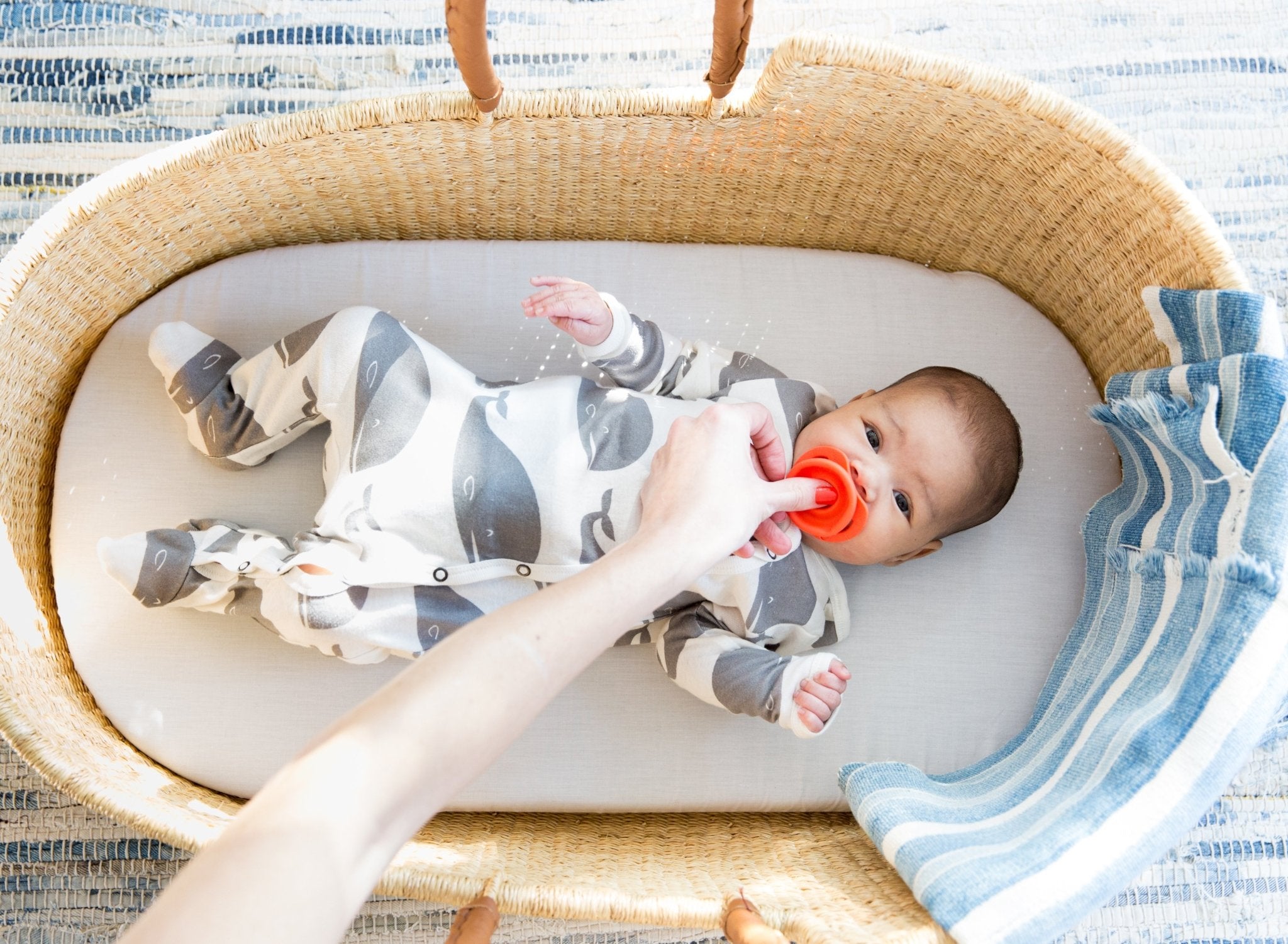 How to Introduce a Pacifier to your Baby Doddle & Co®